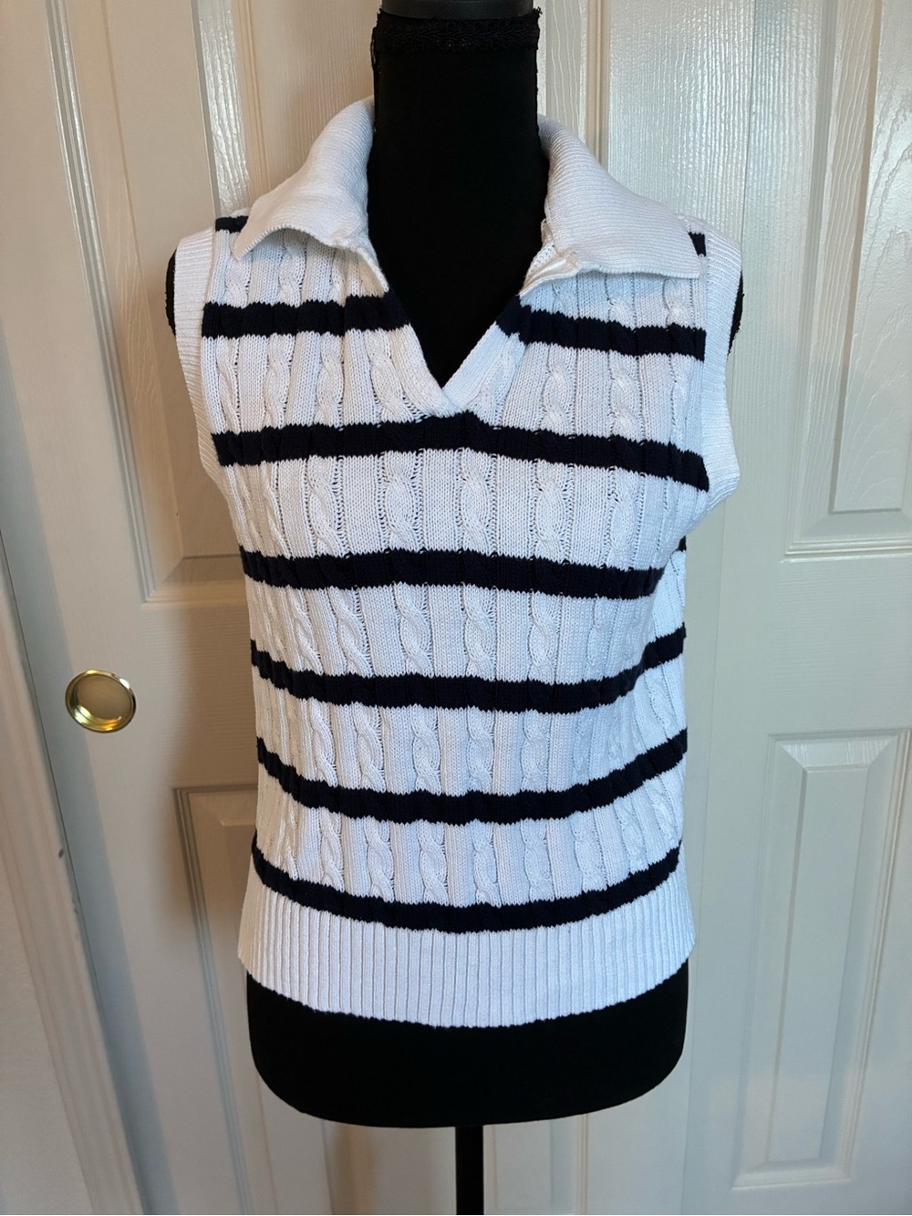 Sleeveless V-Neck Cable Knit Sweater Vest in White & Navy